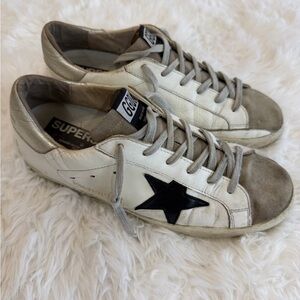 Golden Goose Deluxe Brand - Super-Star
PRIVATE EDITION 
Size: 39 US 9